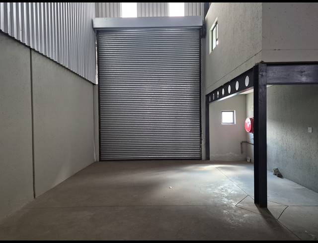 300M² WAREHOUSE TO LET IN WYCHWOOD